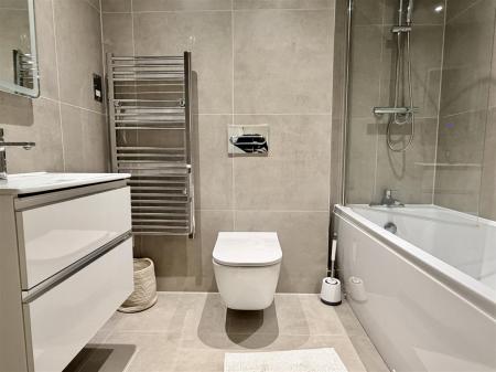 BATHROOM/WC