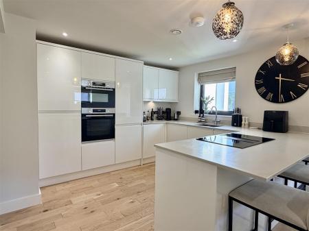 OPEN PLAN BREAKFAST KITCHEN