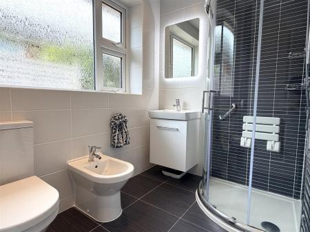 SHOWER ROOM/WC