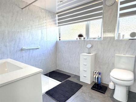 SHOWER ROOM/WC