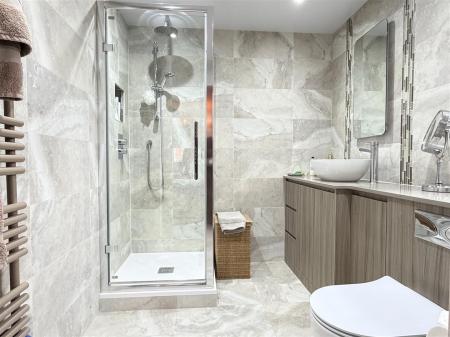 EN SUITE SHOWER ROOM/WC