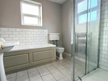 BATHROOM/WC