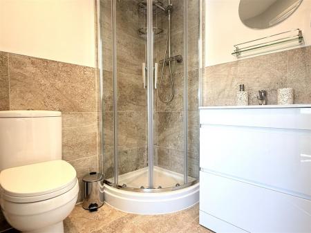 EN SUITE SHOWER ROOM/WC