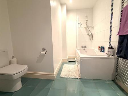 BATHROOM/WC