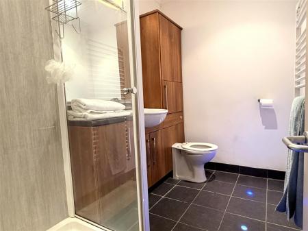 EN SUITE SHOWER/WC