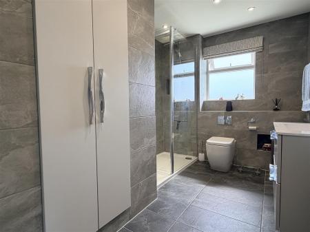 SHOWER ROOM/WC