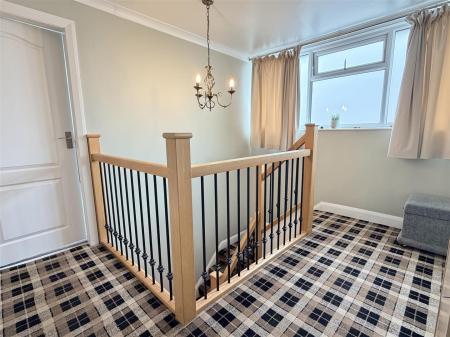 FIRST FLOOR LANDING