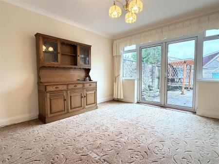 SITTING/DINING ROOM