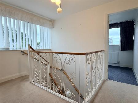 FIRST FLOOR LANDING