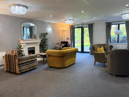 COMMUNAL LOUNGE