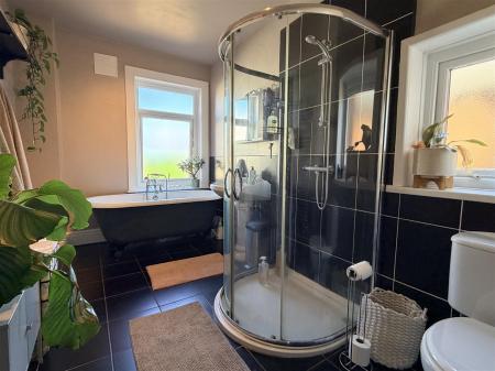 BATHROOM/WC