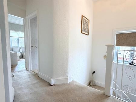 FIRST FLOOR LANDING