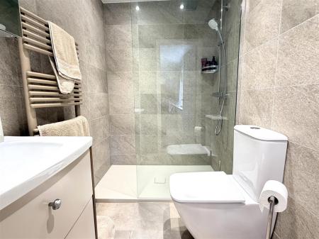 EN SUITE SHOWER/WC