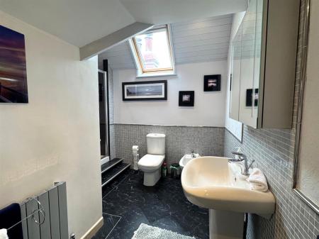 SHOWER ROOM/WC