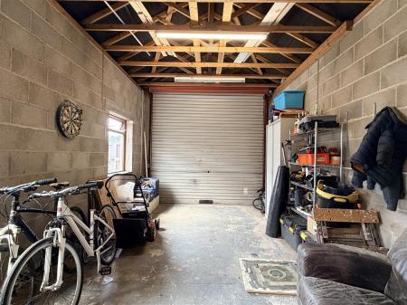 LARGE GARAGE