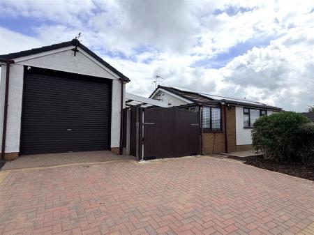 LARGE GARAGE