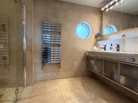 EN SUITE SHOWER/WC