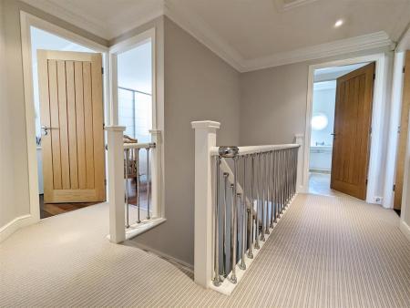 FIRST FLOOR LANDING