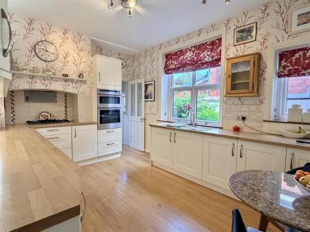 BREAKFAST-KITCHEN
