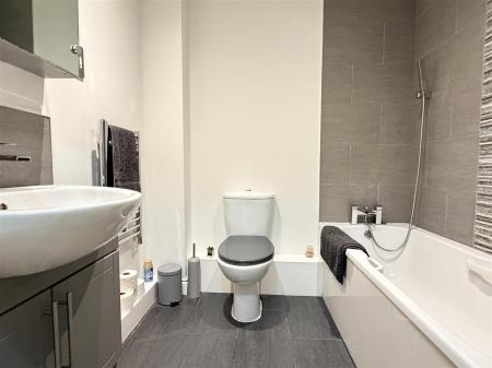 BATHROOM/WC