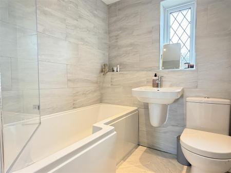 BATHROOM/WC