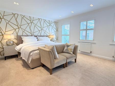 PRINCIPAL LOUNGE/BEDROOM
