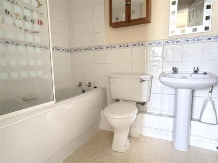 BATHROOM/WC