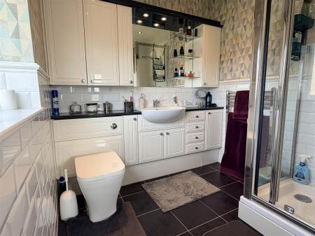EN SUITE SHOWER/WC