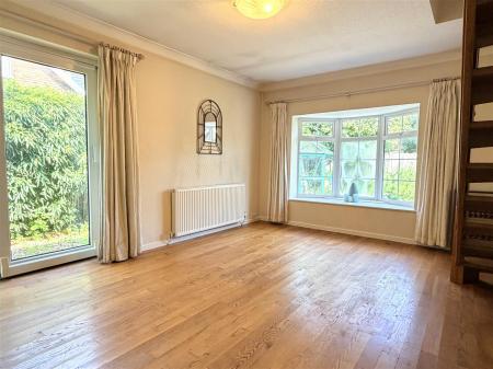 DINING/SITTING ROOM