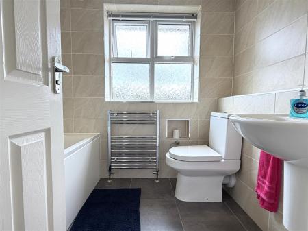 BATHROOM/WC