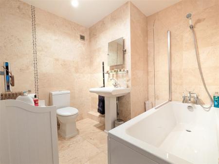 BATHROOM/WC