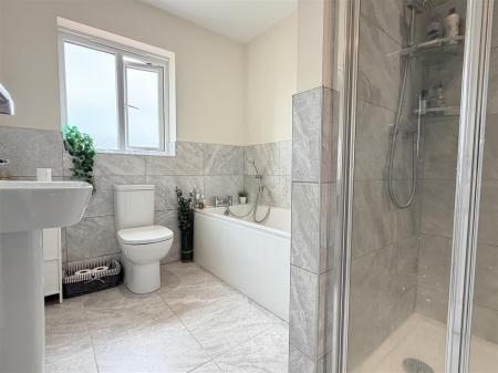 BATHROOM/WC