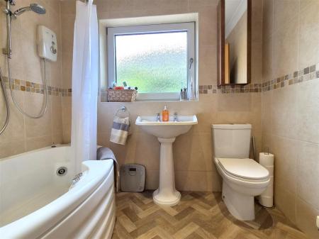 BATHROOM/WC