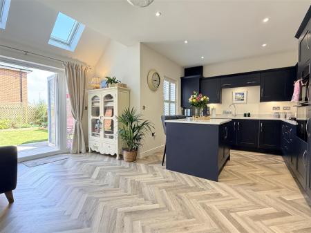 OPEN PLAN LIVING/DINING KITCHEN