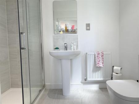 EN SUITE SHOWER ROOM/WC