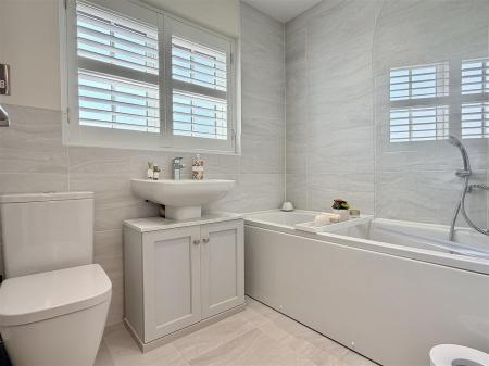 BATHROOM/WC