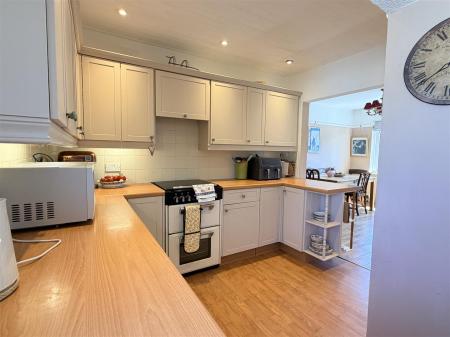 OPEN PLAN KITCHEN
