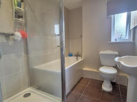 BATHROOM/WC