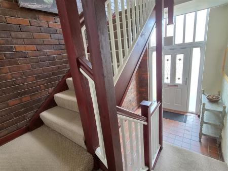 1ST FLOOR LANDING