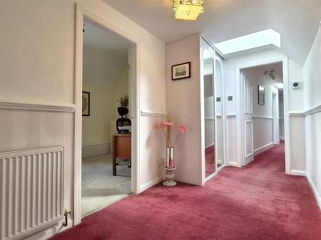 2ND FLOOR HALLWAY