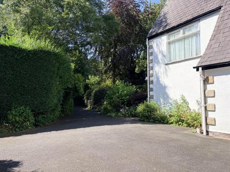 DOUBLE GARAGE