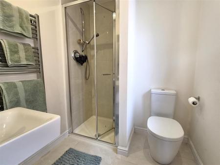 EN SUITE SHOWER/WC
