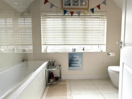 BATHROOM/WC