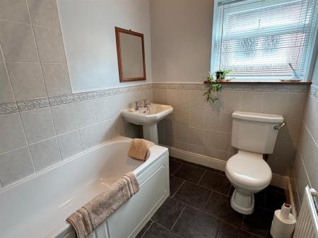 BATHROOM/WC