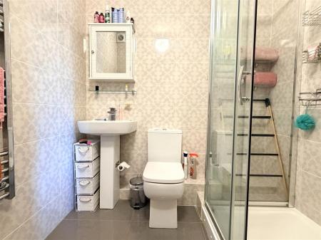 SHOWER ROOM/WC