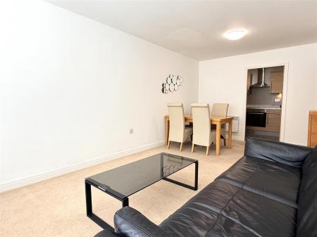LOUNGE WITH DINING AREA