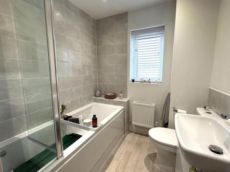 BATHROOM/WC