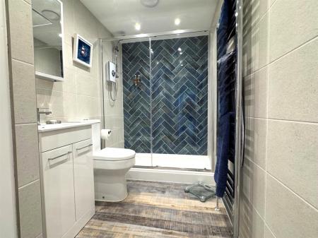 EN SUITE SHOWER/WC