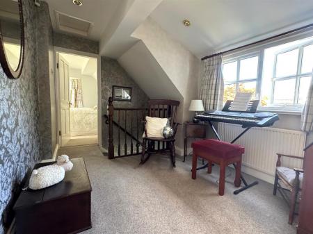 FIRST FLOOR LANDING