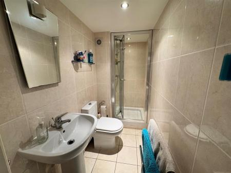 SHOWER ROOM/WC